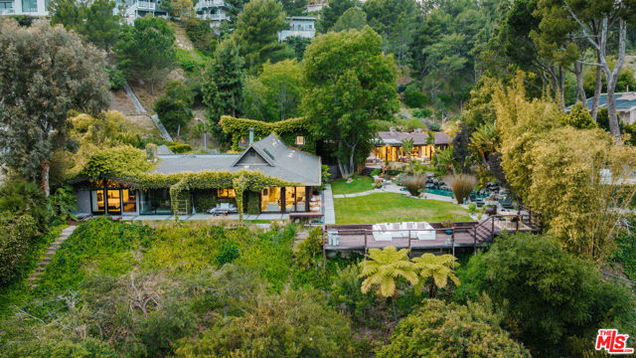 2220 Banyan Drive