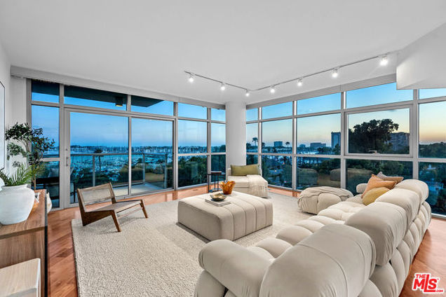 13700 Marina Pointe Drive Unit 605