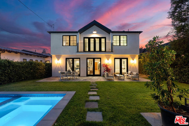 832 S Muirfield Road Los Angeles, CA House Active - Photo 1 of 45. Opens carousel modal