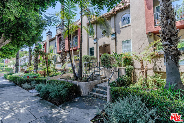 1957 N Bronson Avenue Unit 112