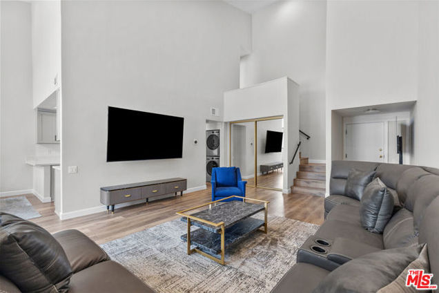 5310 Zelzah Avenue Unit 302