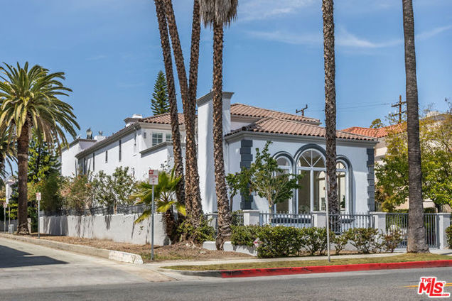 107 N Doheny Drive Beverly Hills, CA House Active - Photo 1 of 33. Opens carousel modal