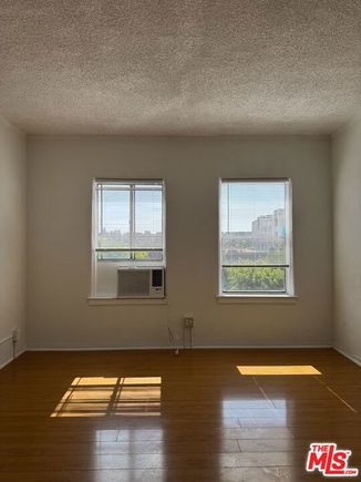 920 S Hobart Boulevard Unit 302 Los Angeles, CA Apartment Active - Photo 1 of 16. Opens carousel modal