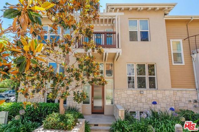 6011 Dawn Unit 8 Los Angeles, CA Condo Active - Photo 1 of 24. Opens carousel modal