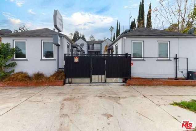 11472 Ventura Unit 3 Studio City (los Angeles), CA Condo Active - Photo 1 of 20. Opens carousel modal