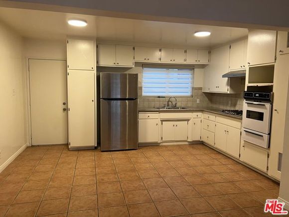 469 W 19th Street Unit 1 San Pedro (los Angeles), CA Apartment Active - Photo 1 of 22. Opens carousel modal