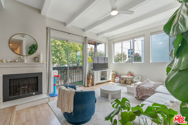 100 S Venice Boulevard Unit 3