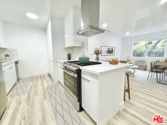 634 Flower Unit 4 Los Angeles, CA Condo Active - Photo 1 of 14. Opens carousel modal