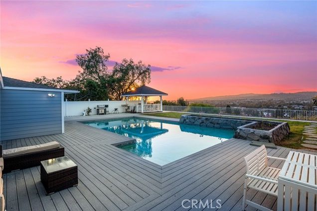 761 W Country Hills Drive