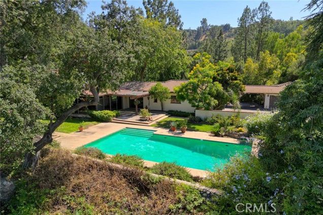 1075 Pine Oak Lane