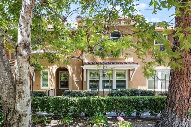 453 N Altadena Drive Unit 7