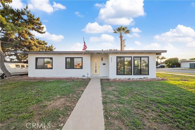 957 N Jasmine Avenue