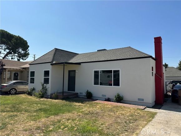 123 Linda Vista Drive Bakersfield, CA House Active - Photo 1 of 10. Opens carousel modal