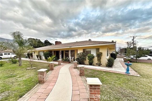4417 N Mayfield Avenue