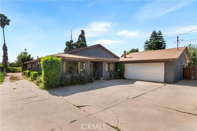 4421 N Sunflower Avenue