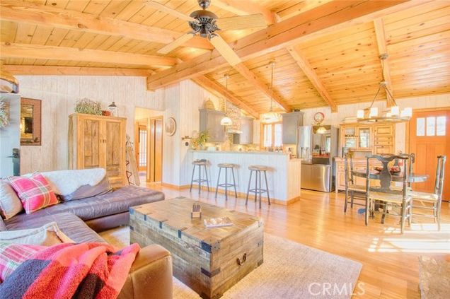 5475 Acorn Trail