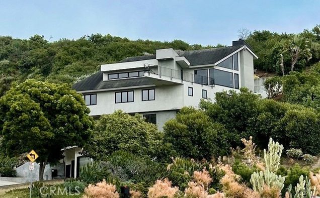 901 Summit Drive Laguna Beach, CA House Active - Photo 1 of 40. Opens carousel modal