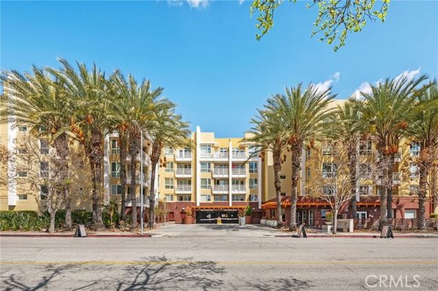 21301 Erwin Street Unit 413 Woodland Hills (los Angeles), CA Condo Active - Photo 1 of 47. Opens carousel modal