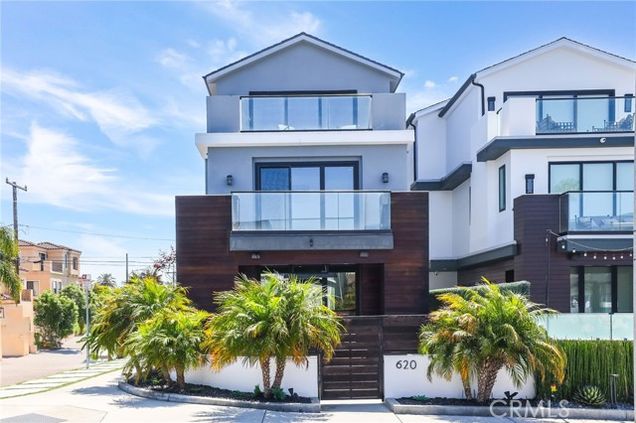 620 Huntington Street Huntington Beach, CA House Active - Photo 1 of 25. Opens carousel modal