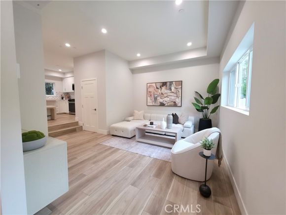 1821 Westholmes Ave Avenue Unit 1821