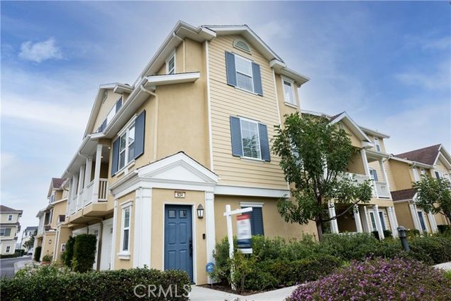 634 Silk Tree Irvine, CA Condo Sold - Photo 1 of 34. Opens carousel modal