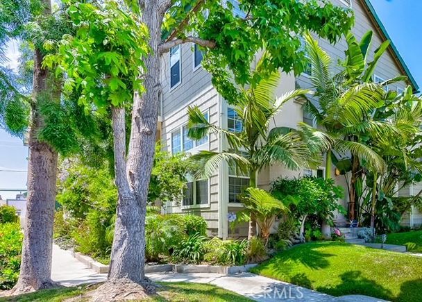 10633 Walnut Street Los Alamitos, CA Condo Sold - Photo 1 of 24. Opens carousel modal