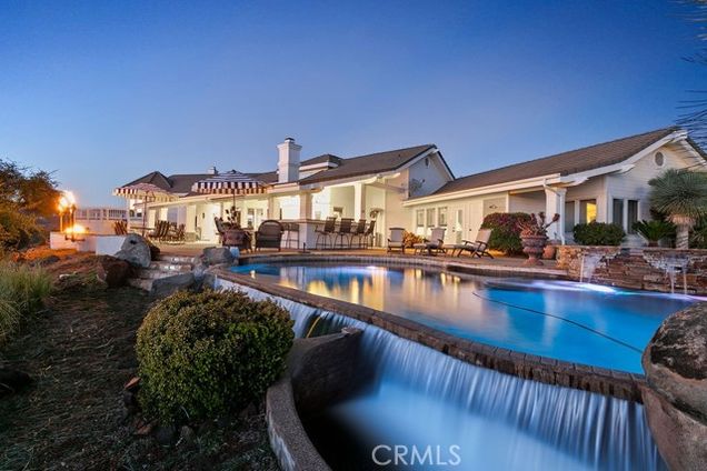 40075 Avenida La Cresta