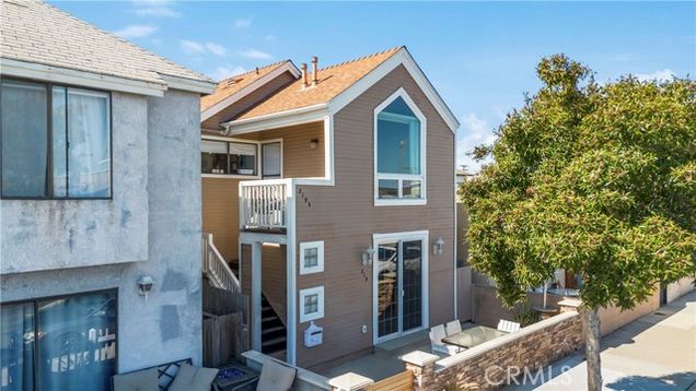 219 32nd Street Newport Beach, CA Multifamily Active - Photo 1 of 37. Opens carousel modal