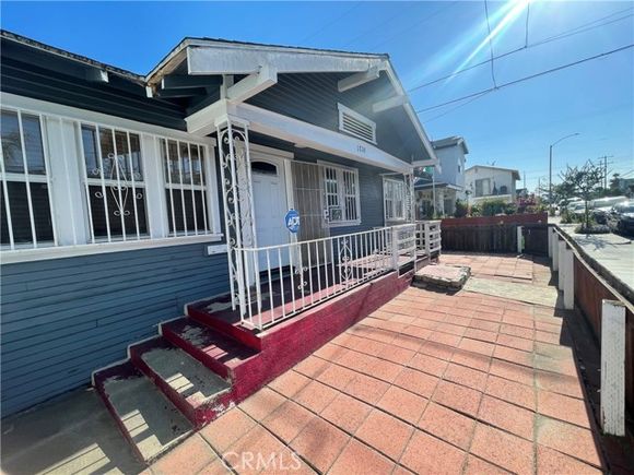 1724 E 10th Street