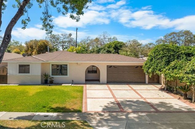 2006 W Wilshire Avenue