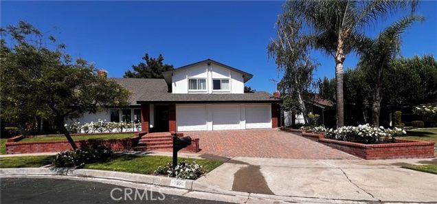 916 N Malden Avenue