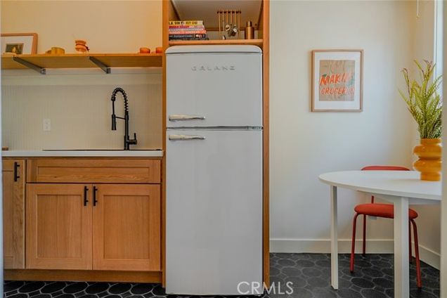 325 W 3rd Street Unit 107