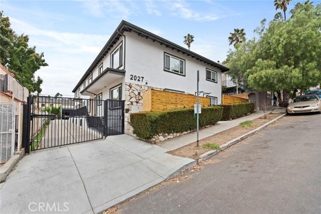 2027 Vista Del Mar Unit 3 Los Angeles, CA Apartment Active - Photo 1 of 22. Opens carousel modal