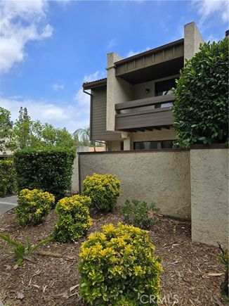 5800 Owensmouth Avenue Unit 21 Woodland Hills (los Angeles), CA Condo Active - Photo 1 of 18. Opens carousel modal