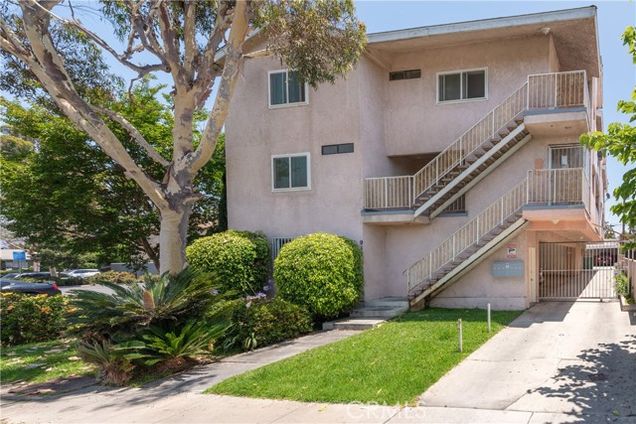 912 S Ash Avenue Unit 4 Inglewood, CA Apartment Active - Photo 1 of 17. Opens carousel modal