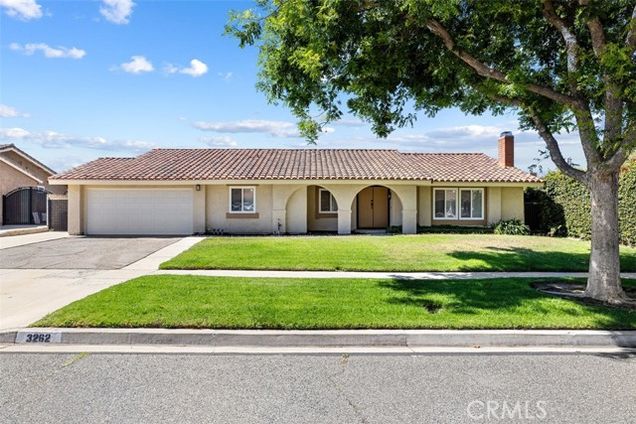 3262 Avenida Simi