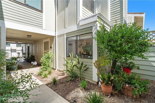 27074 Hidaway Avenue Unit 3