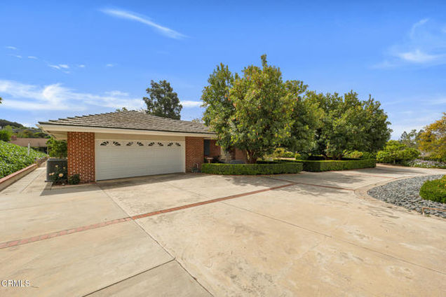 1530 Calle Portada