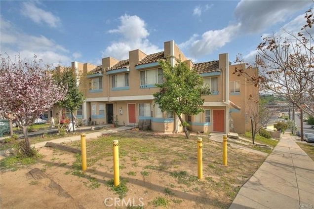 4904 Ithaca Avenue Unit 2 Los Angeles, CA Apartment Active - Photo 1 of 19. Opens carousel modal