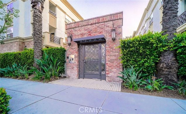 411 S Anaheim Boulevard Unit 4