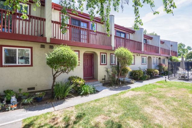 445 Oak Avenue Redwood City, CA Townhouse Sold - Photo 1 of 27. Opens carousel modal
