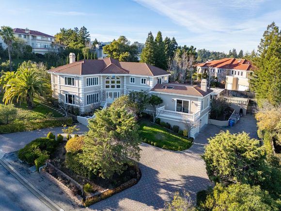 2496 Butternut Drive