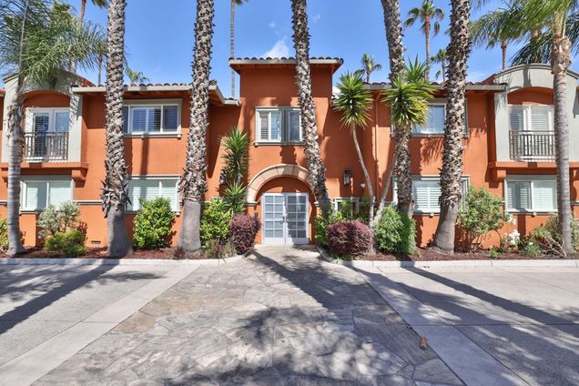 1855 Palm View Place Unit 221