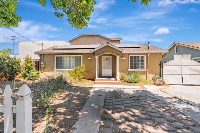 286 N 24th Street San Jose, CA House Active - Photo 1 of 24. Opens carousel modal