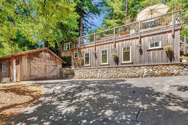 252 Blakewood Way