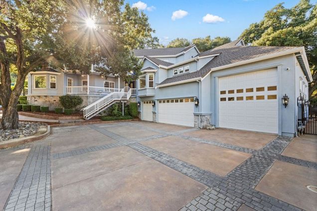 1925 Mantelli Drive