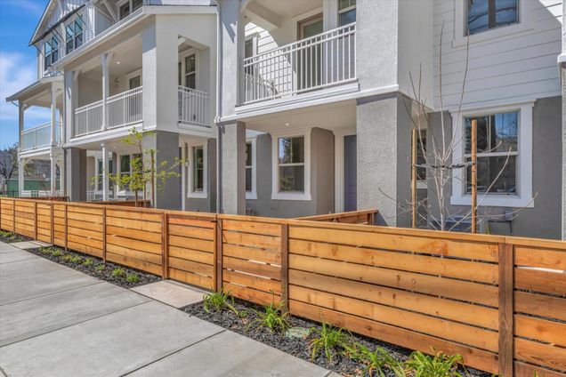 2739 Oak Road