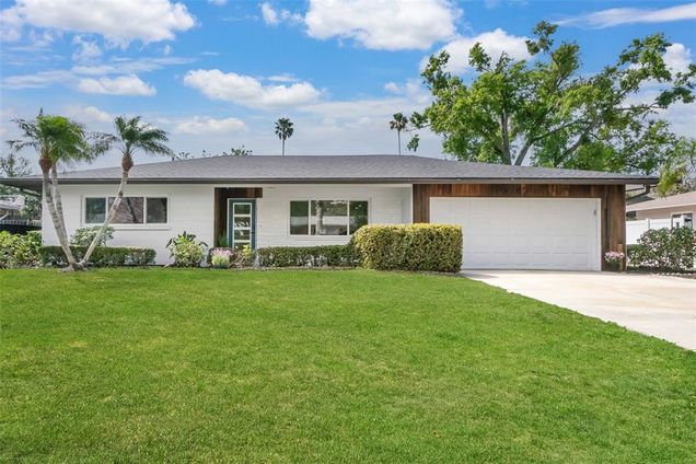 2242 Sunnyside Lane
