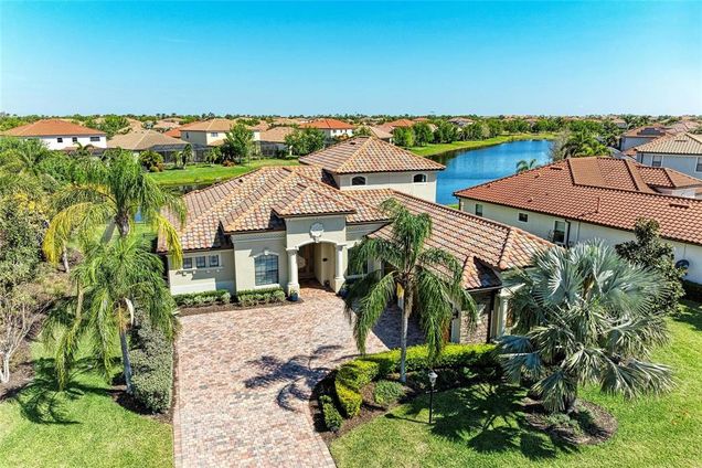 13107 Bridgeport Crossing LAKEWOOD RANCH, FL House Active - Photo 1 of 50. Opens carousel modal