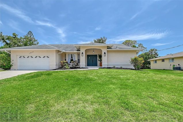 1626 Ridgewood Lane